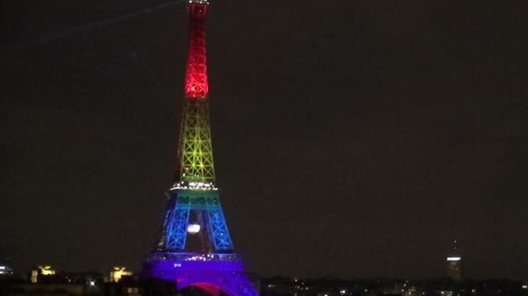 Eyfel Kulesinde Orlando katliamı anması