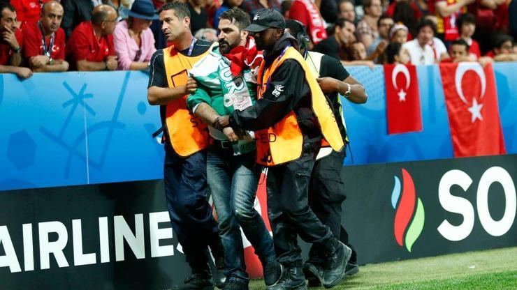 Türk taraftardan Terim ve futbolculara küfür