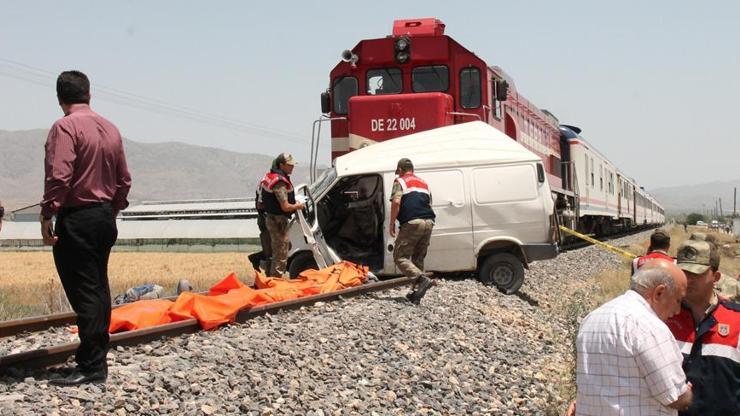 Elazığda 9 kişinin öldüğü kazada trenin makinistleri gözaltına alındı