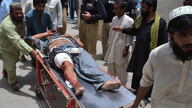 Pakistanda bombalı saldırı: 3 ölü, 32 yaralı