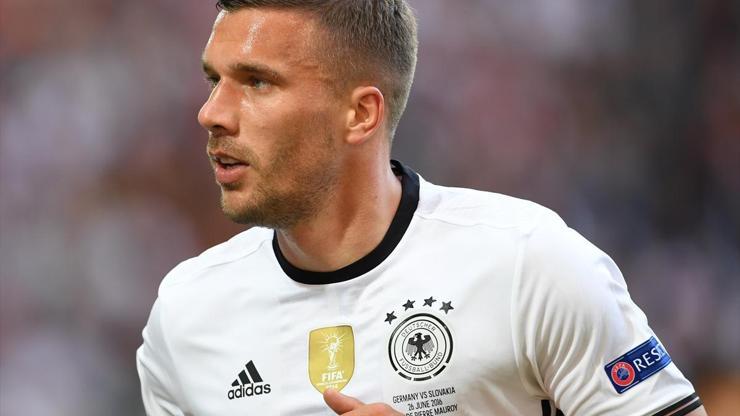 Matthaus ve Schweinsteigerdan sonra Podolski de yaptı