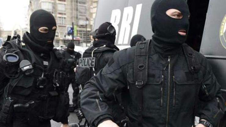 Fransada polislerin kimlikleri internete sızdırıldı