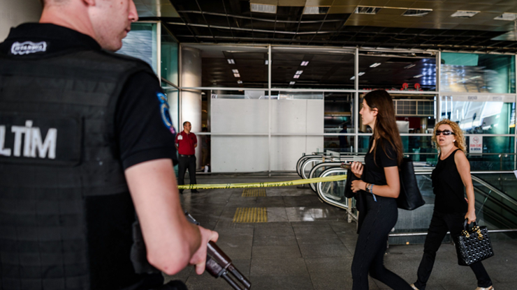 Atatürk Havalimanında teröristi vuran polis yaşadıklarını anlattı