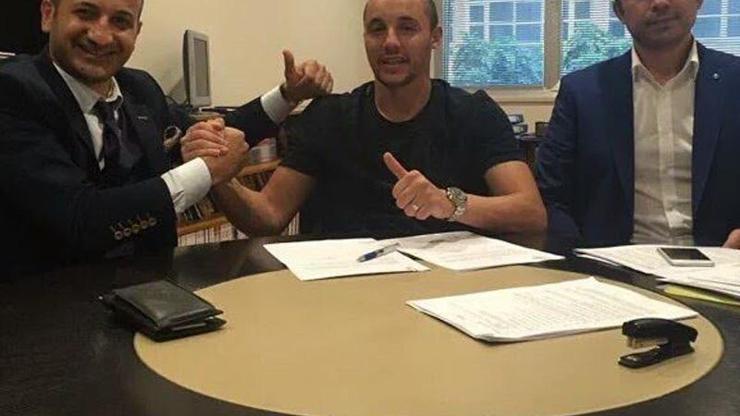 Fenerbahçe Aatif ile 3 senelik sözleşme imzaladı