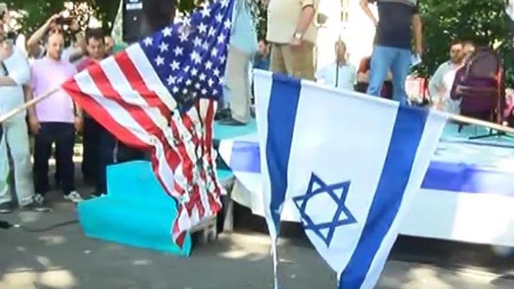Mavi Marmara onurumuz sloganı atıp İsrail ve ABD bayrağı yaktılar