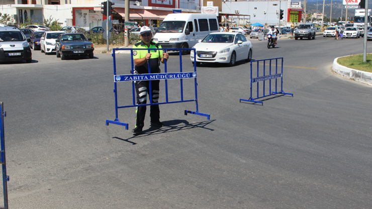 Yollar kilitlendi, polis Akçay girişine barikat kurdu