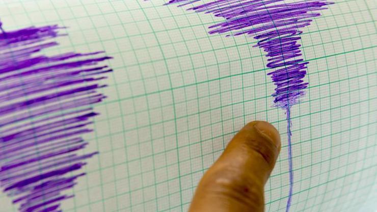 Egede 1 saatte 9 büyük deprem