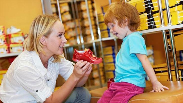 Yazın çocuk için doğru ayakkabı seçimi nasıl olmalı
