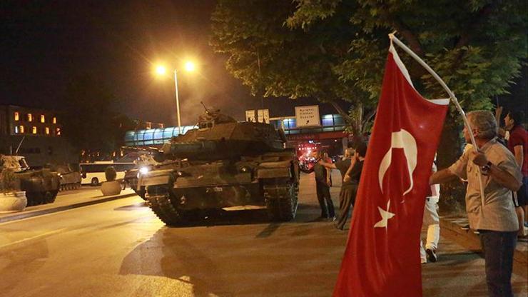 Ünlü futbolcu menajeri darbe girişimine Ankarada yakalandı