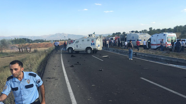 Bingöl’de polis aracına bombalı saldırı