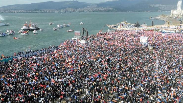 Demokrasi Mitinginde İzmirin umut dolu duruşu