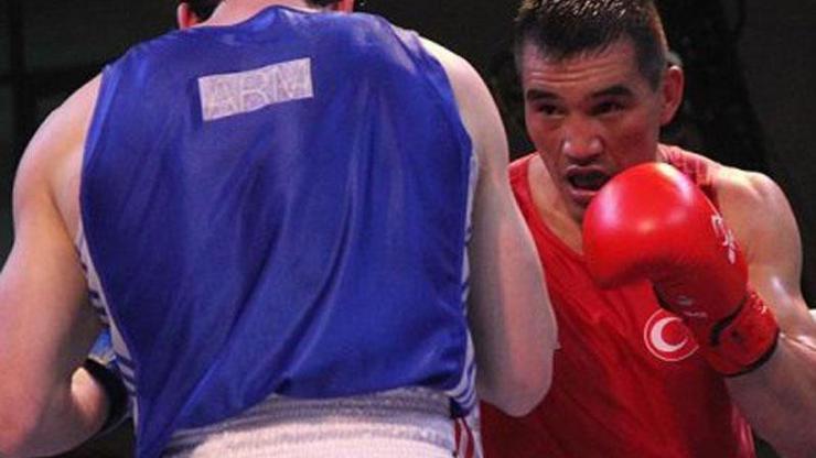 Milli boksör Batuhan Gözgeç ikinci tura yükseldi