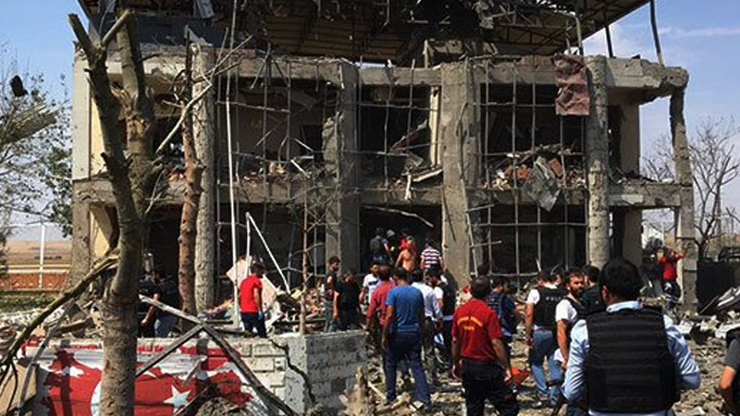 Diyarbakır Çınardaki Trafik Merkezine bombalı araçla saldırı