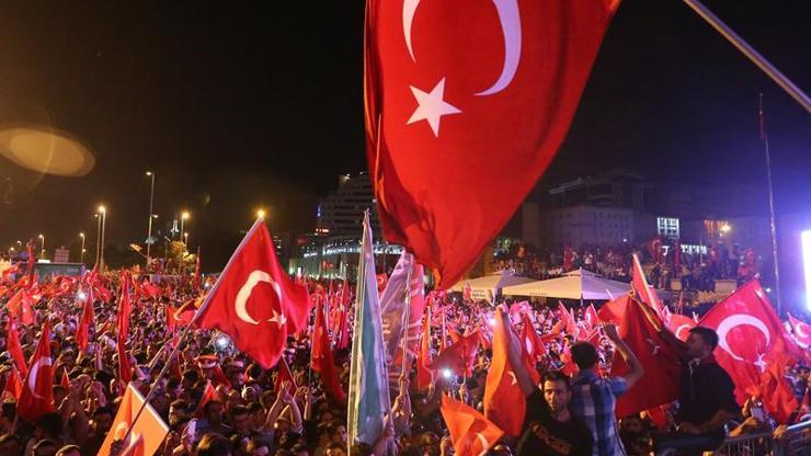 Economist: Türkiyede darbe girişimi sonrası Batı karşıtlığı