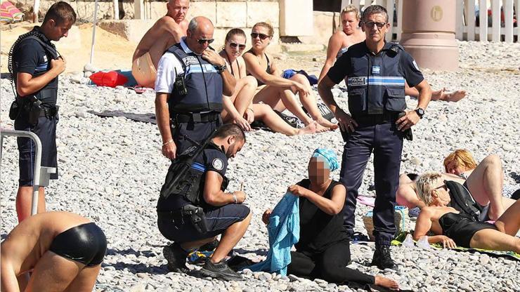 Fransız polisi plajda burkini giyen kadını soyunmaya zorladı