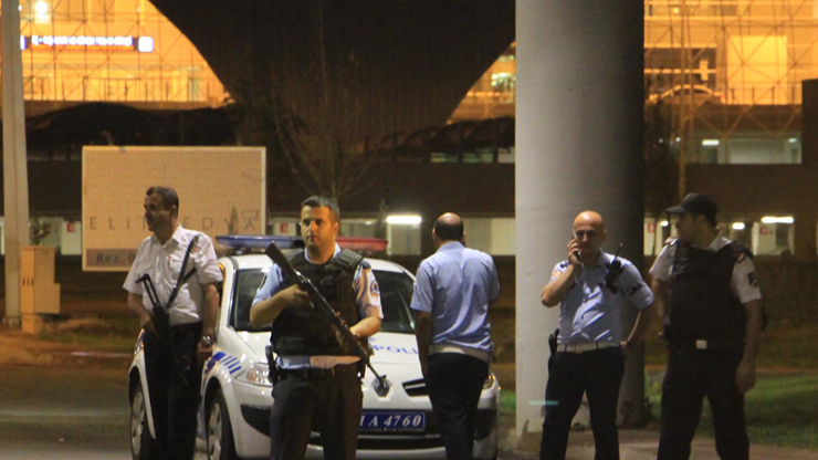 Diyarbakır Havalimanına roketli saldırı
