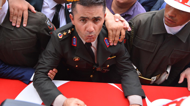 Yarbay Mehmet Alkan ordudan ihraç edildi