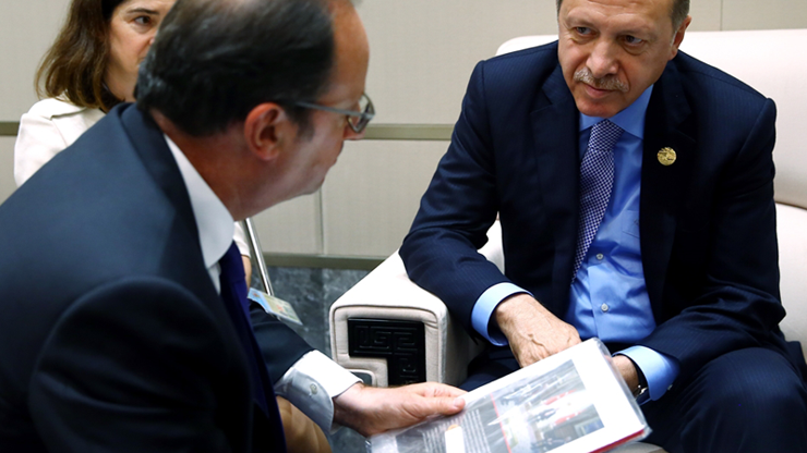 Erdoğandan Fransa Cumhurbaşkanına 15 Temmuz kitabı
