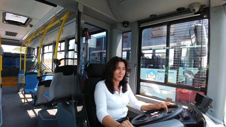 Manisanın tek kadın otobüs şoförü: Yolcular özellikle onu bekliyor