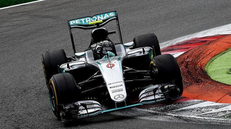 Singapurda pole position Rosbergin