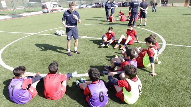 Barcelonanın İstanbuldaki futbol okulu için başvurular başladı