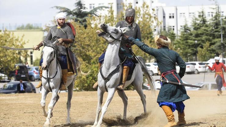 Türk yapımı Orta Çağ oyununa sıra dışı tanıtım