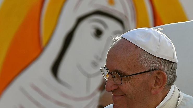 Papa Francis:  Eşcinselleri ve trans bireyleri kabul etmeliyiz