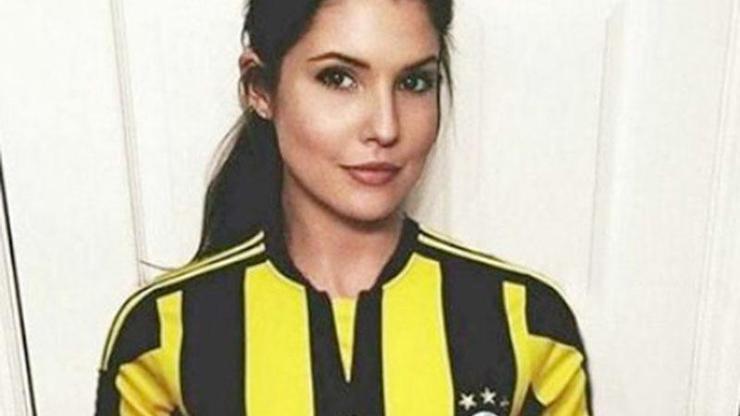 Amanda Cerny’den Fenerbahçe formalı paylaşım