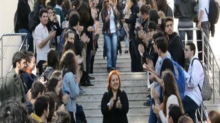 Kadıköy Anadolu Lisesi öğrencilerinden öğretmenlerine hüzünlü veda
