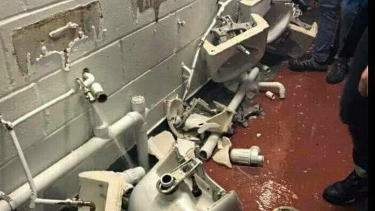 Manchester derbisinin ardından Old Trafford tuvaletleri