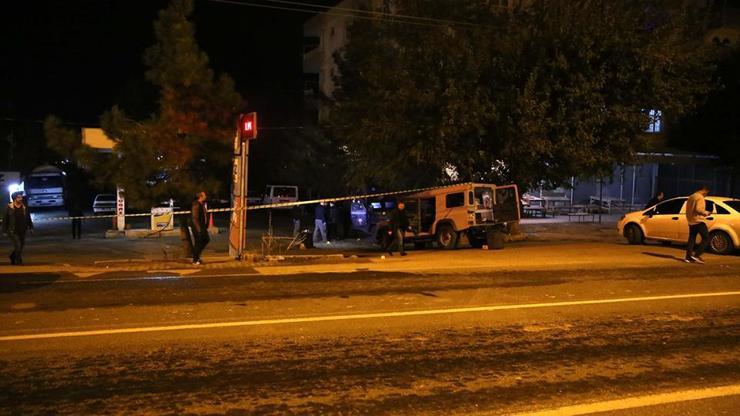 Diyarbakırda polise roketli saldırı: 2 yaralı