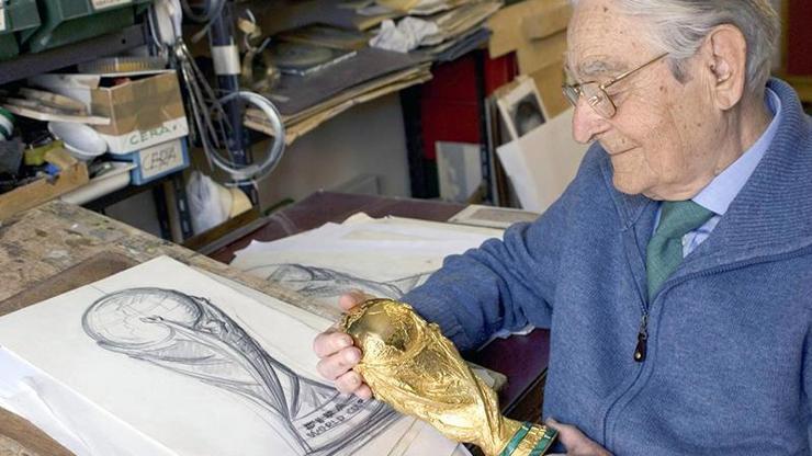 Futbol kupalarının ünlü tasarımcısı Gazzaniga hayatını kaybetti