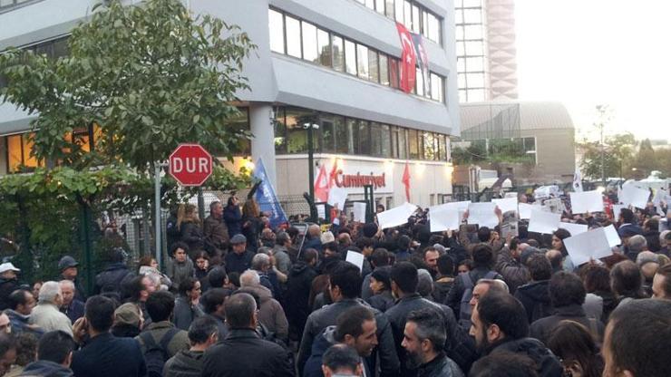 CHP Hatay Milletvekili Hilmi Yarayıcı, Cumhuriyet önünde konser verdi