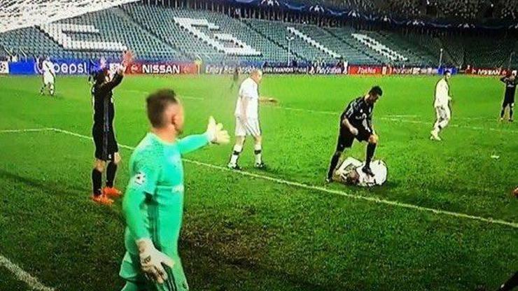 Ronaldo Polonyalı oyuncunun sırtına bastı