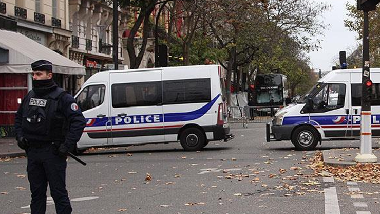Türkiyenin Paris Büyükelçiliği binasına saldırı