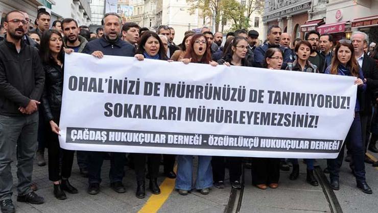 Avukatlar İstanbulda ÇHD ve ÖHDnin kapatılmasına karşı yürüdü