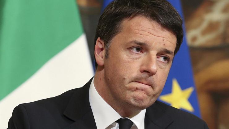 İtalya Başbakanı AB bayrağını indirtti