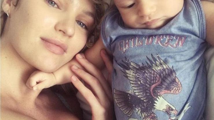 Candice Swanepoel oğluyla selfie çekti