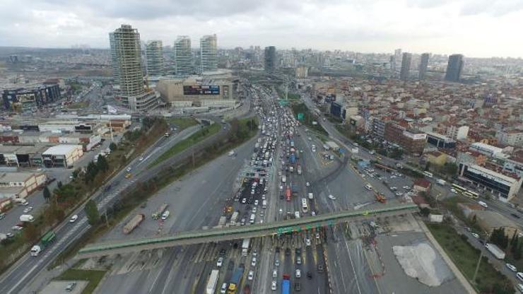 Mahmutbey gişelerinde yeni sistem de trafiği azaltmadı