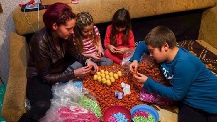 Sürpriz Yumurtanın yapımında çocuklar çalıştırılıyor