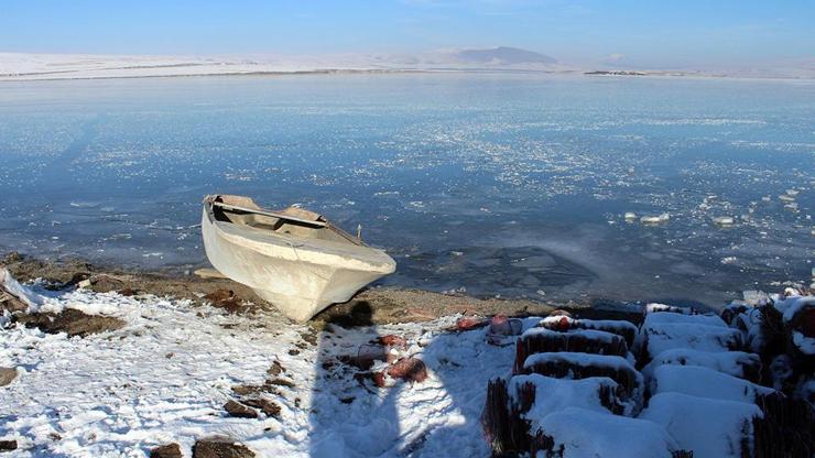 Sibirya soğukları geldi: Çıldır ve Aktaş gölleri dondu