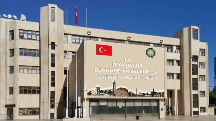 Diyarbakır Büyükşehir Belediyesi tabelası geçici olarak kaldırıldı