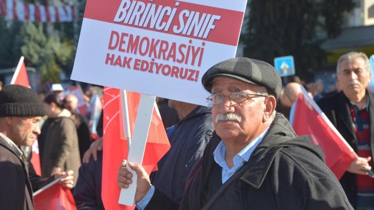Adanada ülkücülerden Kılıçdaroğlunun dikkatini çeken döviz