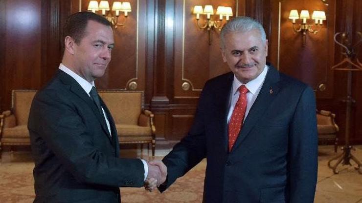 Yıldırım ve Medvedevden ortak mesajlar