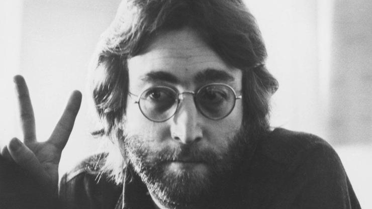 Barışçıl kimliğiyle hatırlanan efsane sanatçı John Lennon