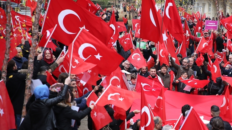 Türkiye Demokrasi Platformundan teröre karşı protesto yürüyüşü