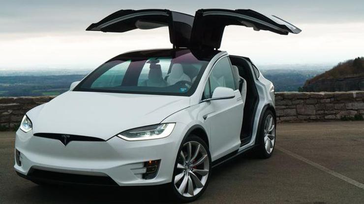 Tesla Model X bu sefer hayat kurtardı