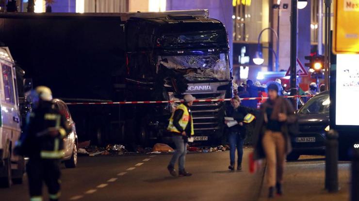 Berlinde Noel pazarına TIR girdi: Ölü ve yaralılar var