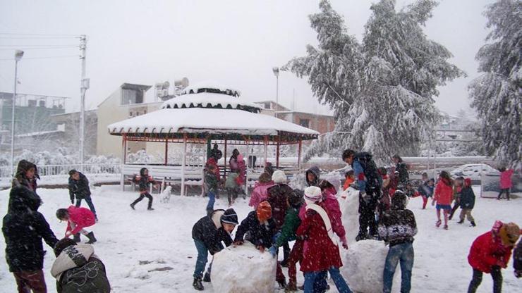Yurt genelinde birçok ilde eğitime kar molası verildi