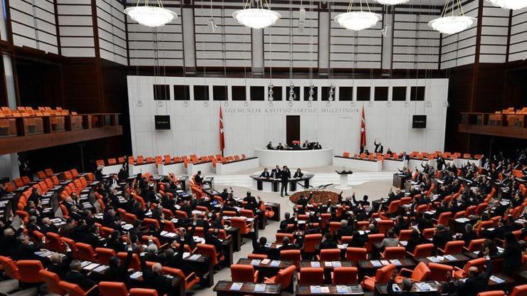 Mecliste kavga: CHP ve AKPli vekiller birbirine girdi